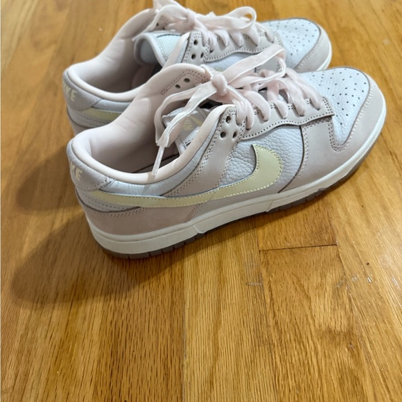 Nike Dunk Pink Velvet - Picture 2 of 3